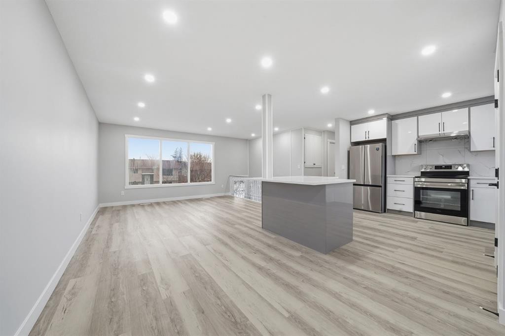 2309 50 Street Ne, Calgary, AB - Indoor Photo Showing Kitchen With Upgraded Kitchen