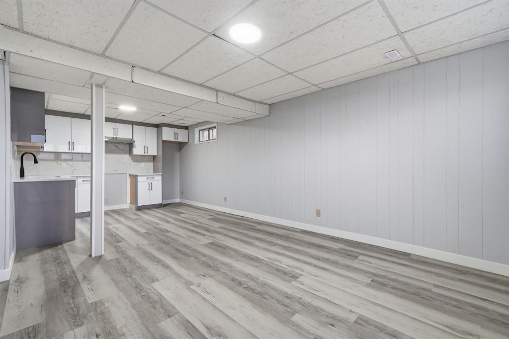 2309 50 Street Ne, Calgary, AB - Indoor