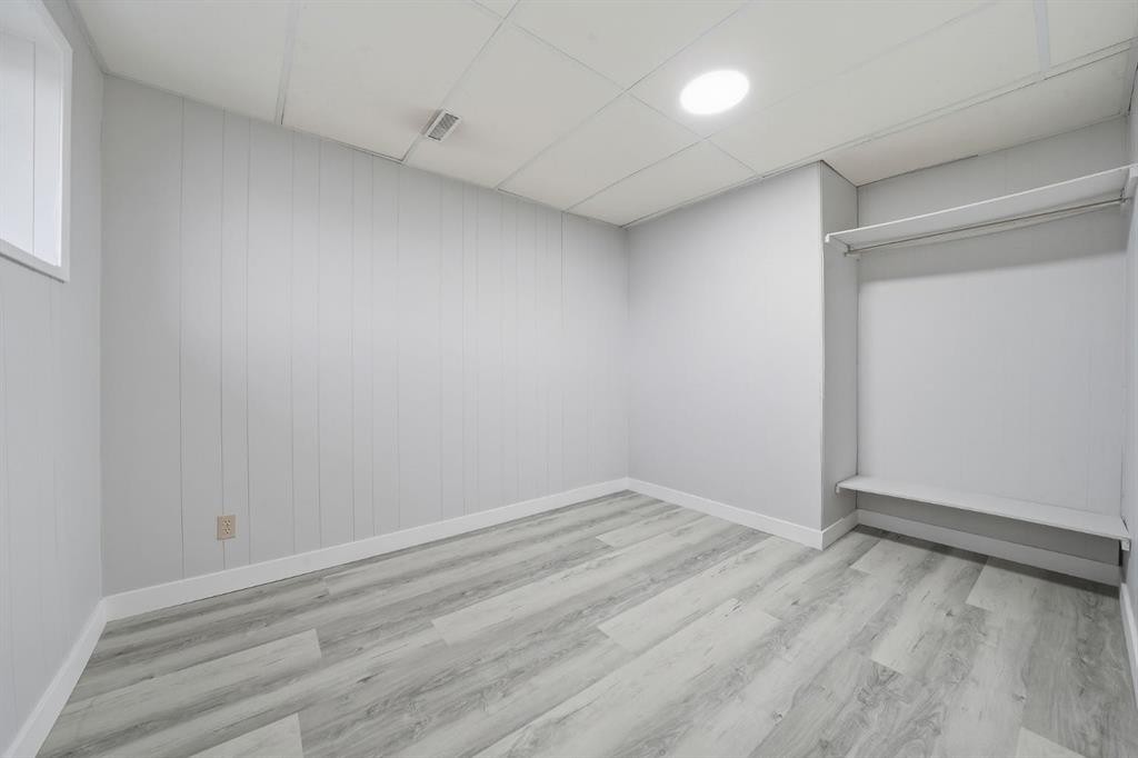 2309 50 Street Ne, Calgary, AB - Indoor Photo Showing Other Room