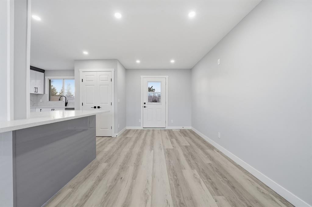 2309 50 Street Ne, Calgary, AB - Indoor Photo Showing Other Room