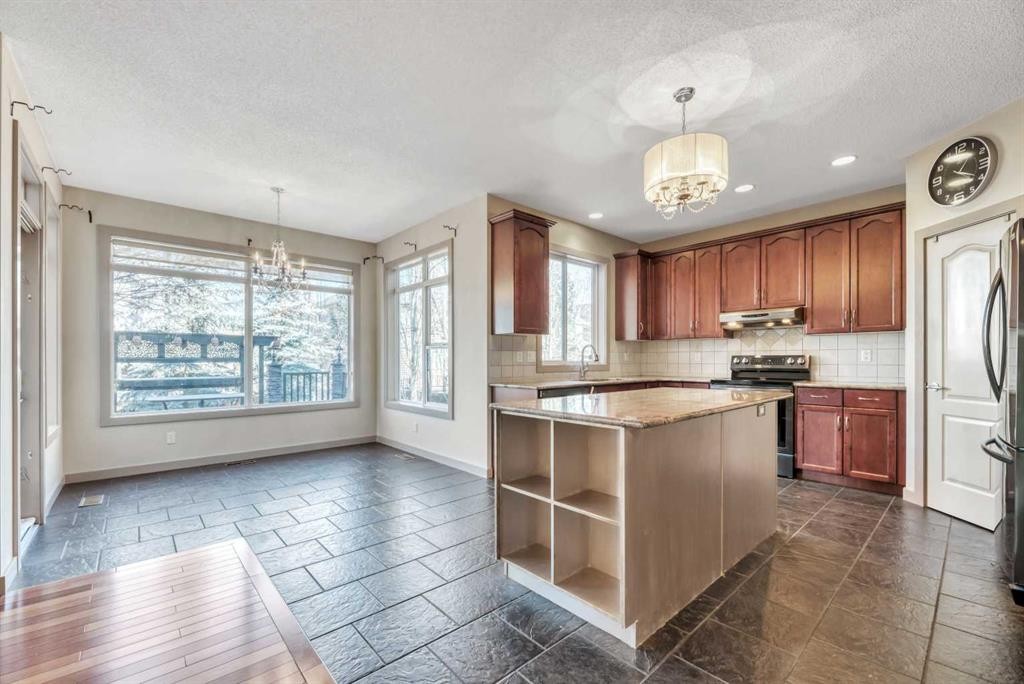 63 Discovery Ridge Circle Sw, Calgary, AB - Indoor Photo Showing Kitchen