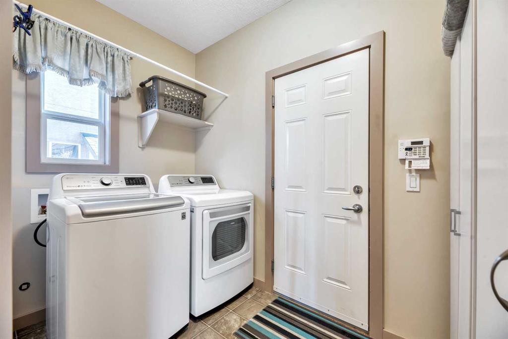 63 Discovery Ridge Circle Sw, Calgary, AB - Indoor Photo Showing Laundry Room