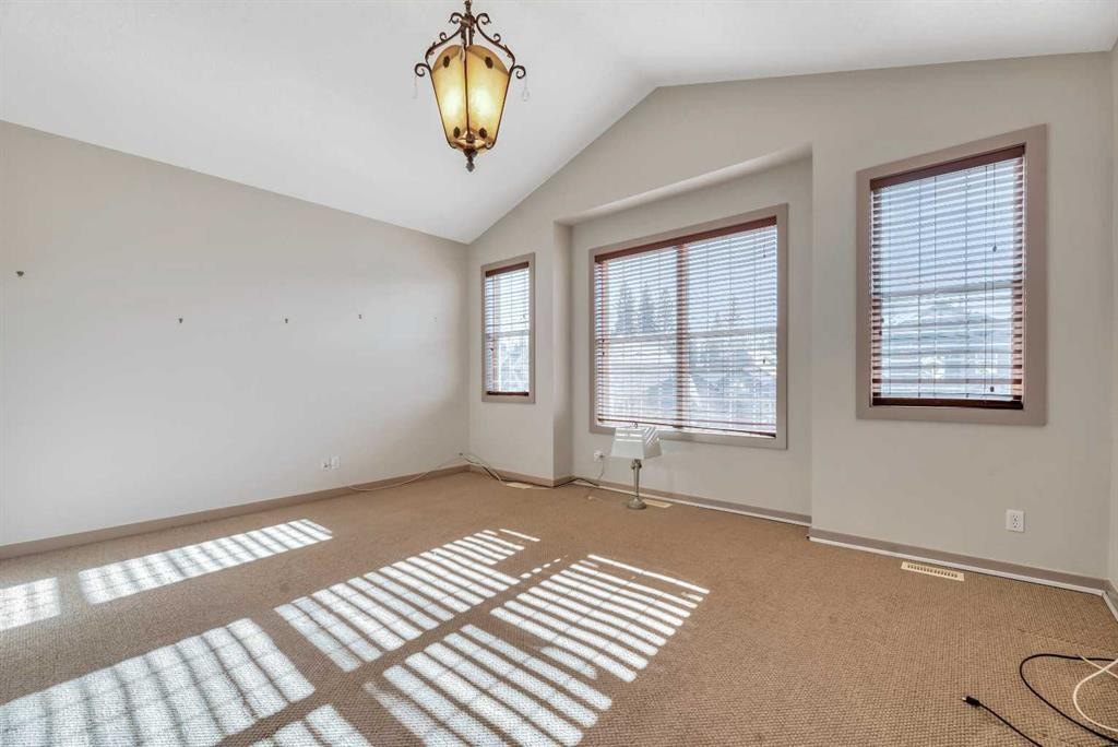 63 Discovery Ridge Circle Sw, Calgary, AB - Indoor Photo Showing Other Room