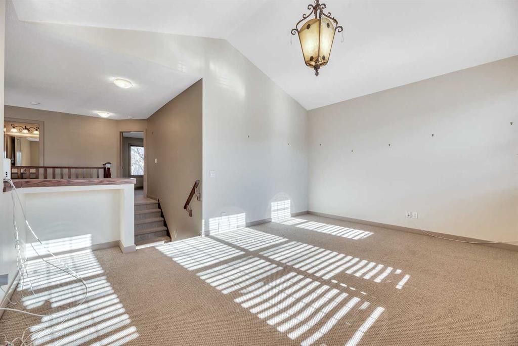 63 Discovery Ridge Circle Sw, Calgary, AB - Indoor Photo Showing Other Room