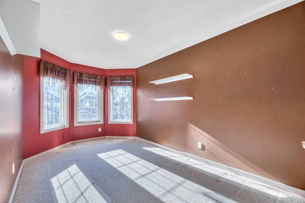 63 Discovery Ridge Circle Sw, Calgary, AB - Indoor Photo Showing Other Room