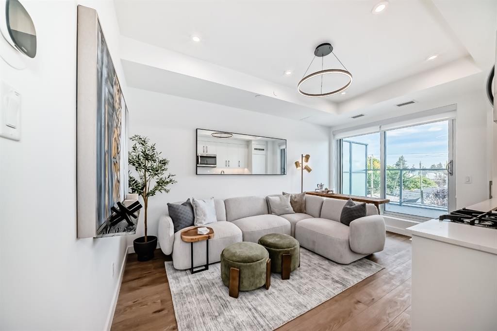 236-110 18A Street Nw, Calgary, AB - Indoor Photo Showing Living Room