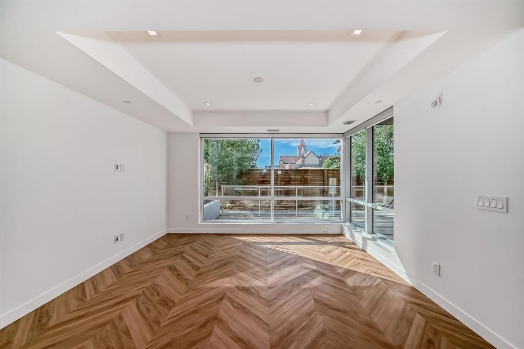 112-8445 Broadcast Avenue Sw, Calgary, AB - Indoor