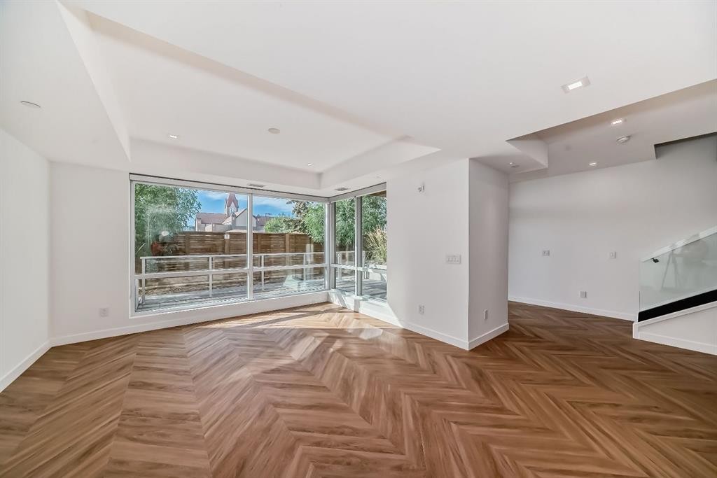 112-8445 Broadcast Avenue Sw, Calgary, AB - Indoor Photo Showing Other Room