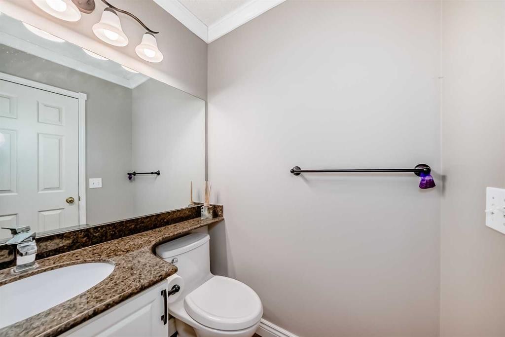 188 Hidden Ranch Crescent Nw, Calgary, AB - Indoor Photo Showing Bathroom