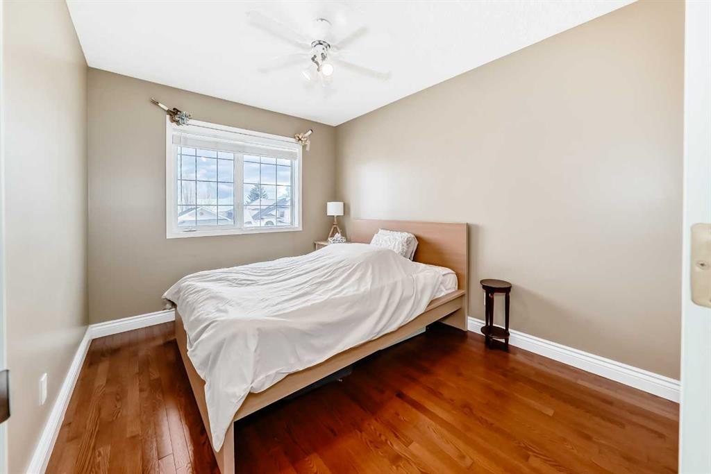 188 Hidden Ranch Crescent Nw, Calgary, AB - Indoor Photo Showing Bedroom