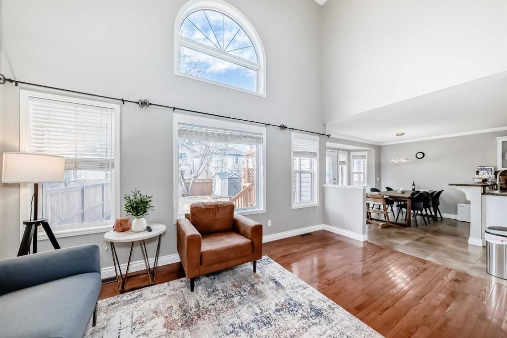 188 Hidden Ranch Crescent Nw, Calgary, AB - Indoor Photo Showing Living Room