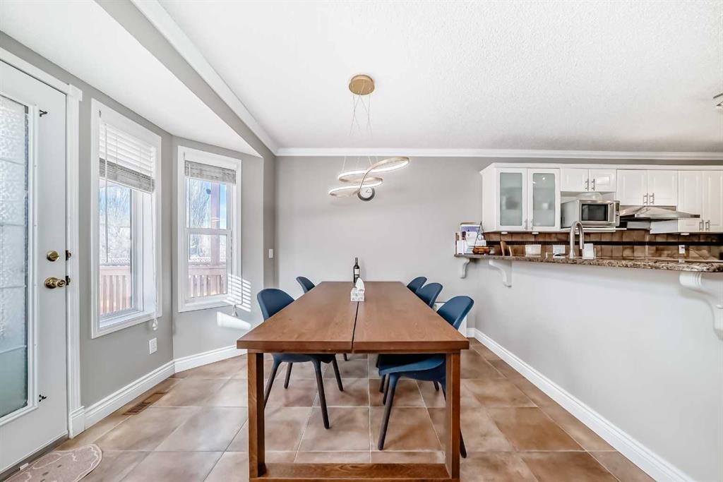 188 Hidden Ranch Crescent Nw, Calgary, AB - Indoor Photo Showing Dining Room