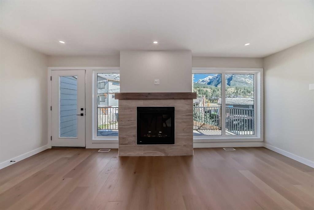115-1330 1St Avenue, Canmore, AB - Indoor Photo Showing Living Room With Fireplace