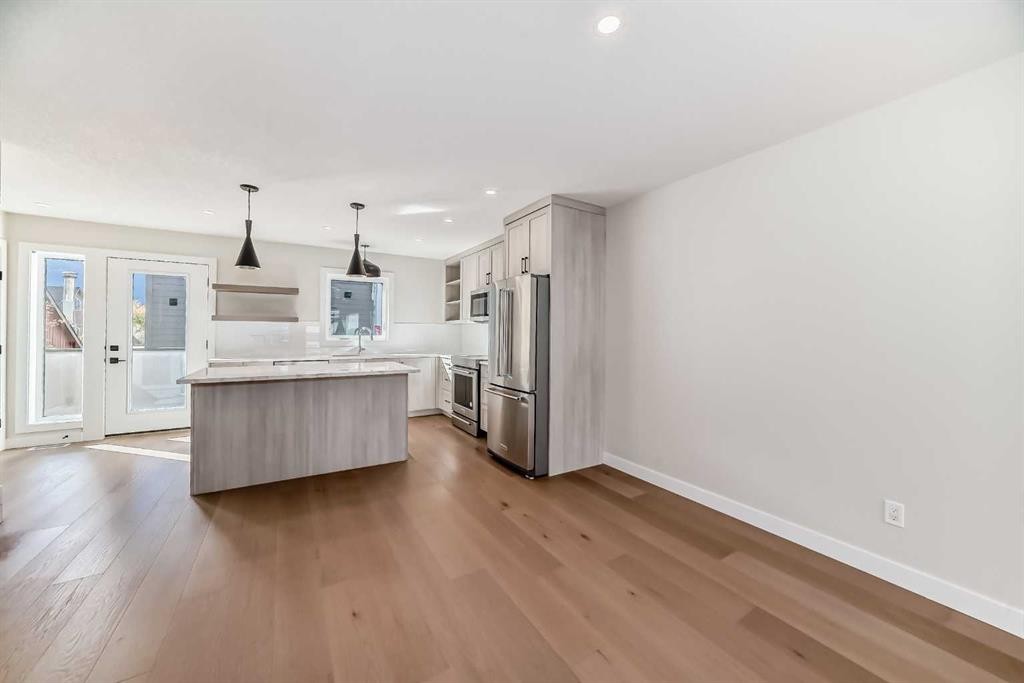 115-1330 1St Avenue, Canmore, AB - Indoor Photo Showing Kitchen