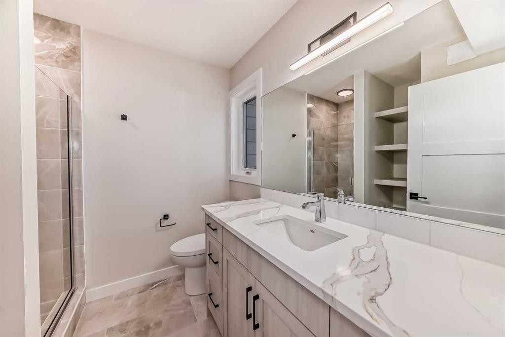 115-1330 1St Avenue, Canmore, AB - Indoor Photo Showing Bathroom