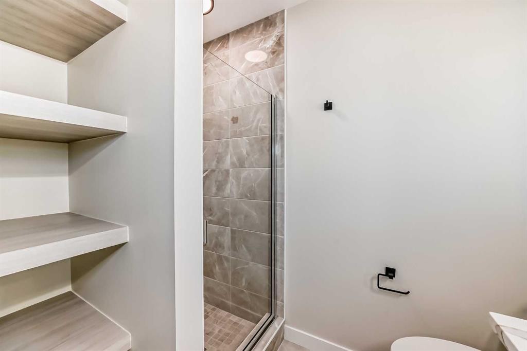 115-1330 1St Avenue, Canmore, AB - Indoor Photo Showing Bathroom