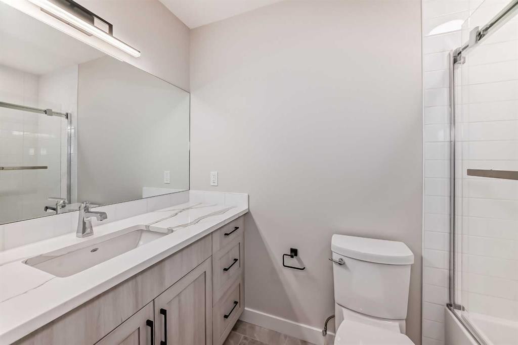 115-1330 1St Avenue, Canmore, AB - Indoor Photo Showing Bathroom