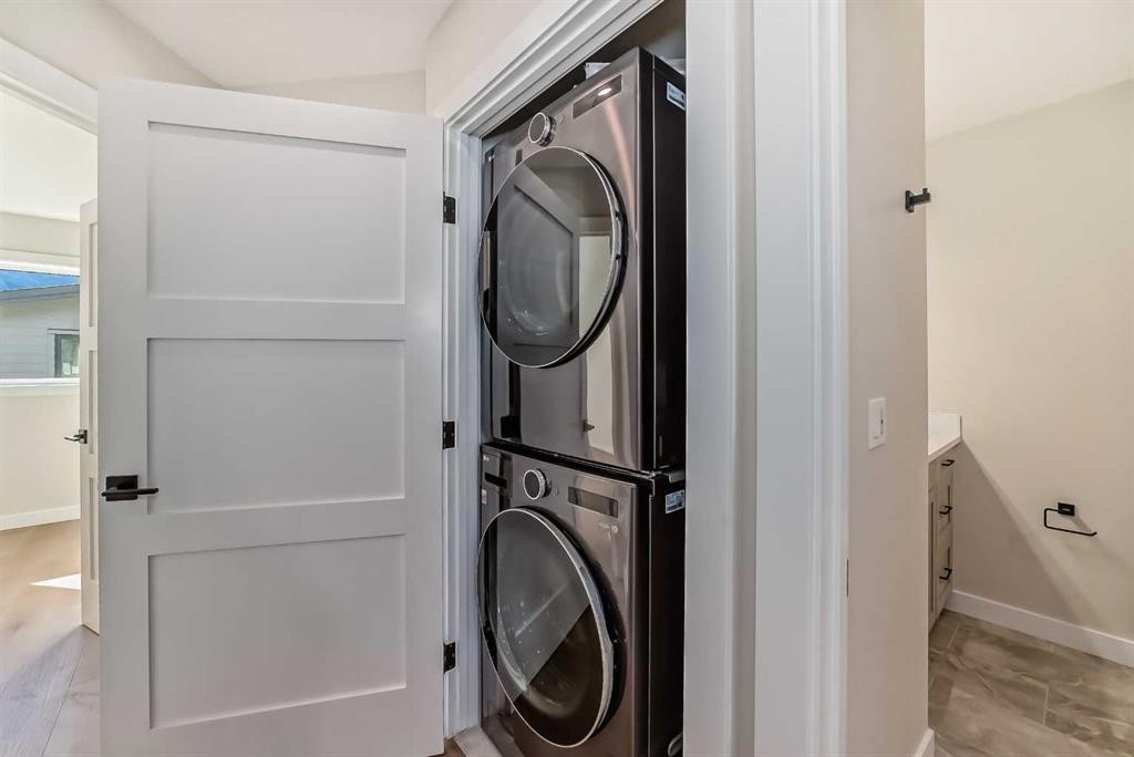 115-1330 1St Avenue, Canmore, AB - Indoor Photo Showing Laundry Room