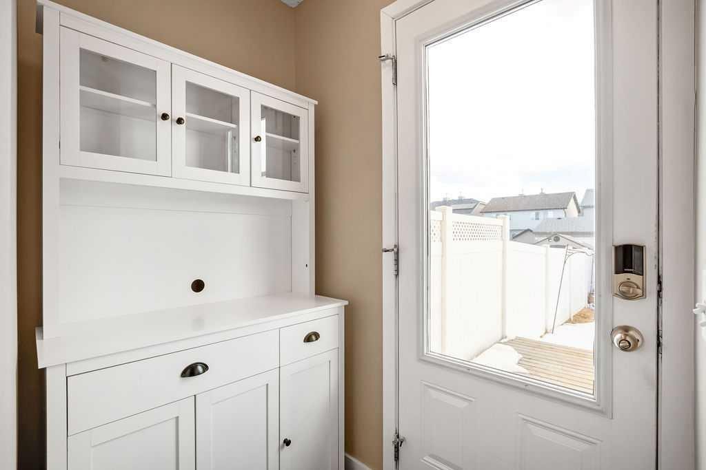 230 Elgin Place Se, Calgary, AB - Indoor Photo Showing Other Room