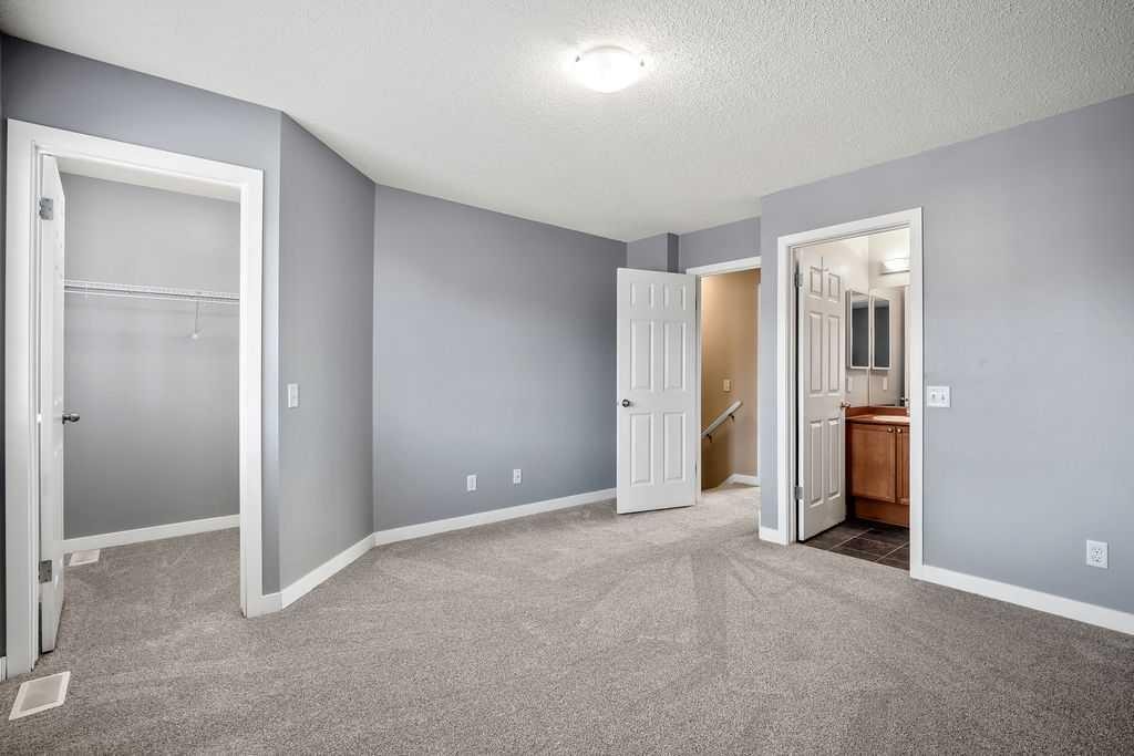 230 Elgin Place Se, Calgary, AB - Indoor