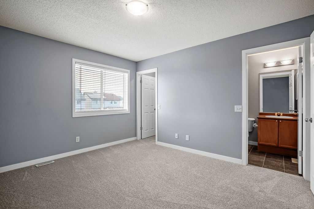230 Elgin Place Se, Calgary, AB - Indoor Photo Showing Other Room