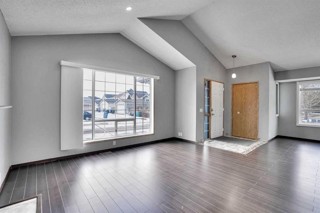 131 Martinridge Grove Ne, Calgary, AB - Indoor Photo Showing Other Room