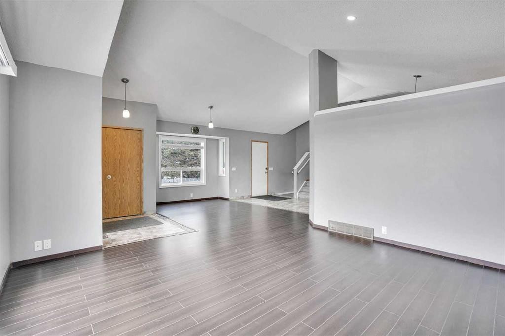 131 Martinridge Grove Ne, Calgary, AB - Indoor