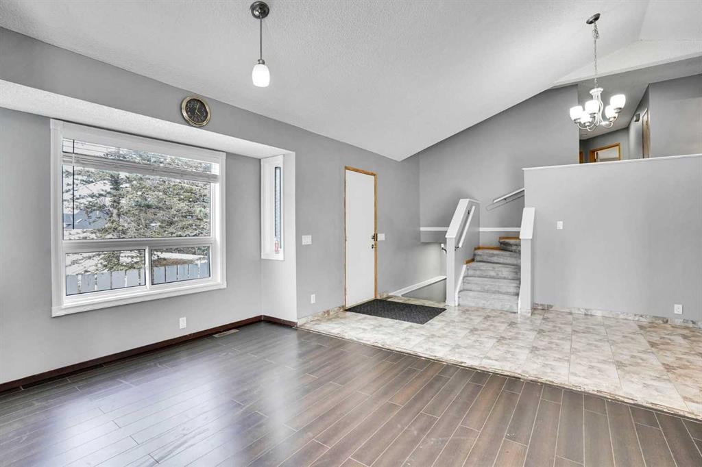 131 Martinridge Grove Ne, Calgary, AB - Indoor