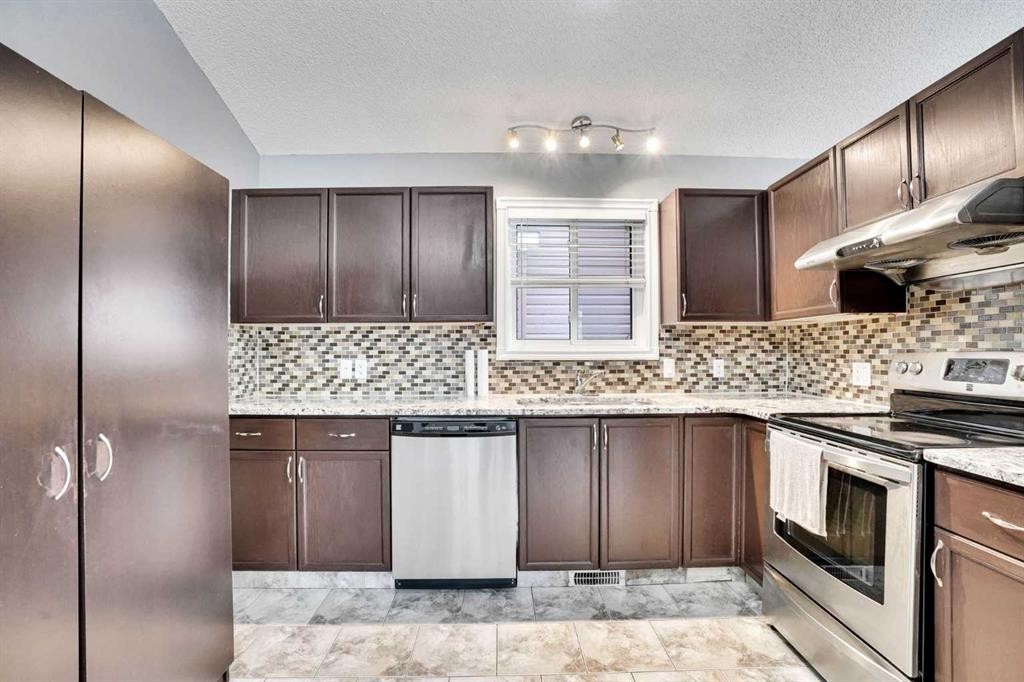 131 Martinridge Grove Ne, Calgary, AB - Indoor Photo Showing Kitchen With Upgraded Kitchen