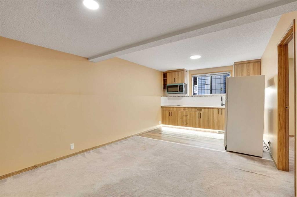 131 Martinridge Grove Ne, Calgary, AB - Indoor