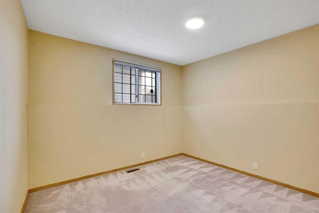131 Martinridge Grove Ne, Calgary, AB - Indoor Photo Showing Other Room