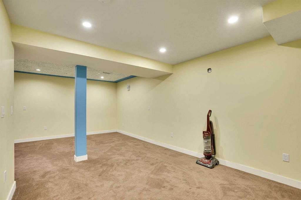 131 Martinridge Grove Ne, Calgary, AB - Indoor Photo Showing Other Room