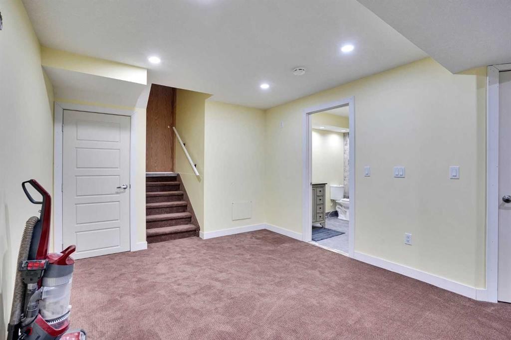 131 Martinridge Grove Ne, Calgary, AB - Indoor