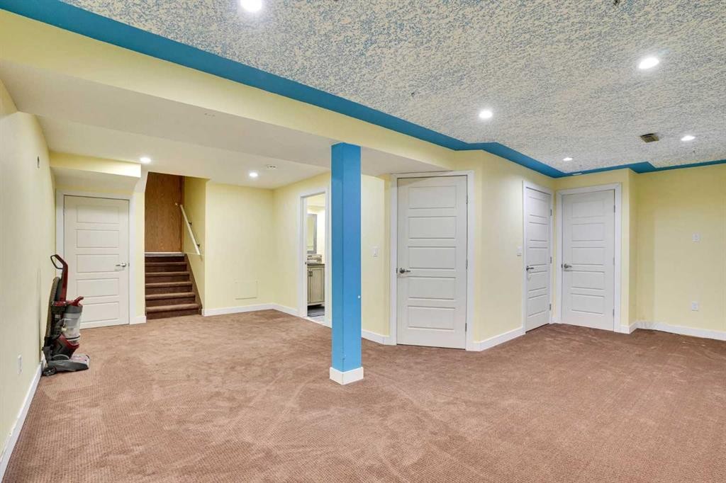 131 Martinridge Grove Ne, Calgary, AB - Indoor