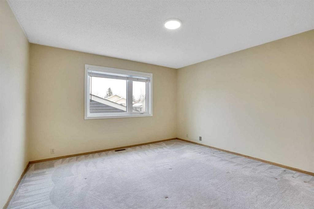 131 Martinridge Grove Ne, Calgary, AB - Indoor Photo Showing Other Room