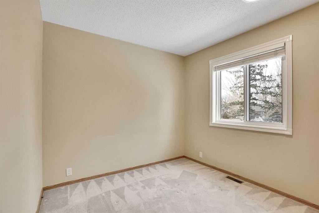 131 Martinridge Grove Ne, Calgary, AB - Indoor Photo Showing Other Room