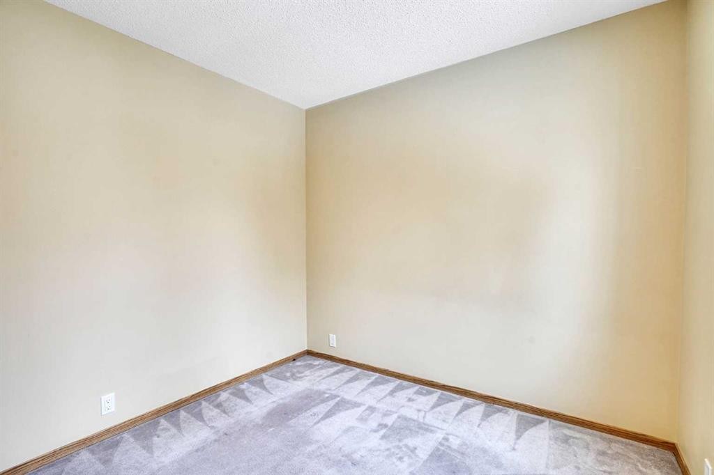 131 Martinridge Grove Ne, Calgary, AB - Indoor Photo Showing Other Room