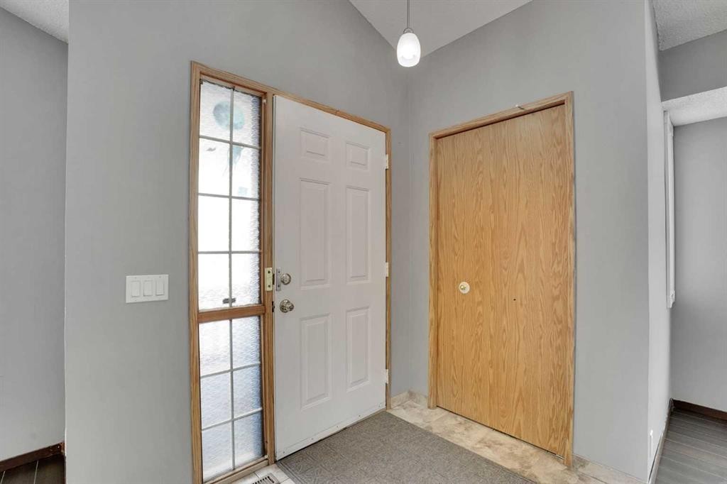 131 Martinridge Grove Ne, Calgary, AB - Indoor Photo Showing Other Room