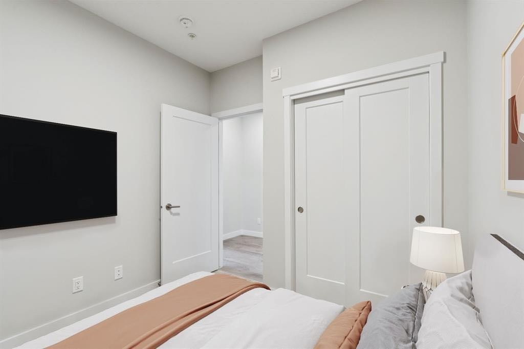 412-700 Shawnee Square Sw, Calgary, AB - Indoor Photo Showing Bedroom