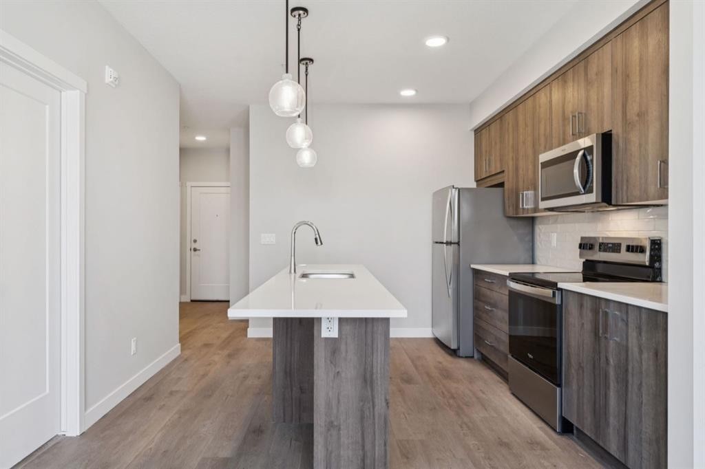 412-700 Shawnee Square Sw, Calgary, AB - Indoor Photo Showing Kitchen With Stainless Steel Kitchen With Upgraded Kitchen