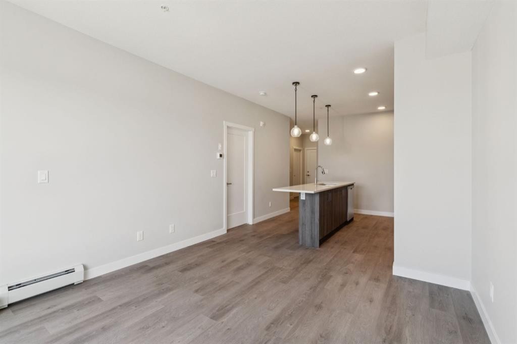 412-700 Shawnee Square Sw, Calgary, AB - Indoor