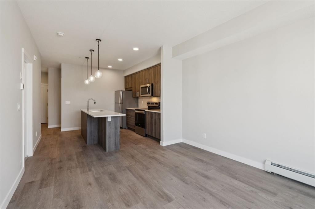 412-700 Shawnee Square Sw, Calgary, AB - Indoor Photo Showing Kitchen