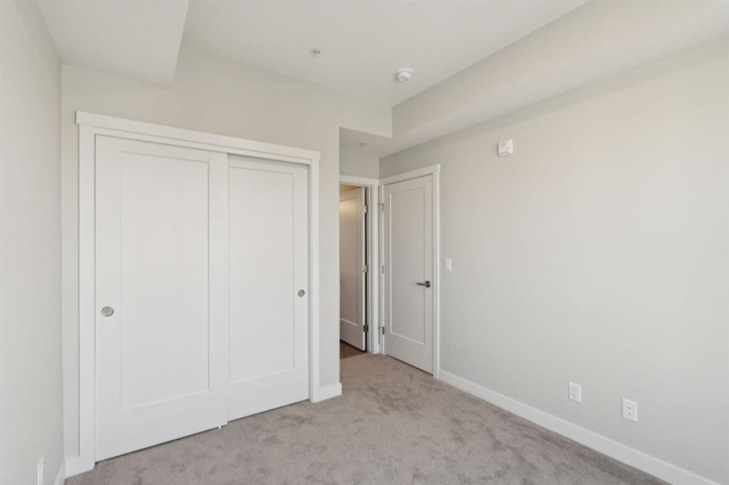 412-700 Shawnee Square Sw, Calgary, AB - Indoor Photo Showing Other Room