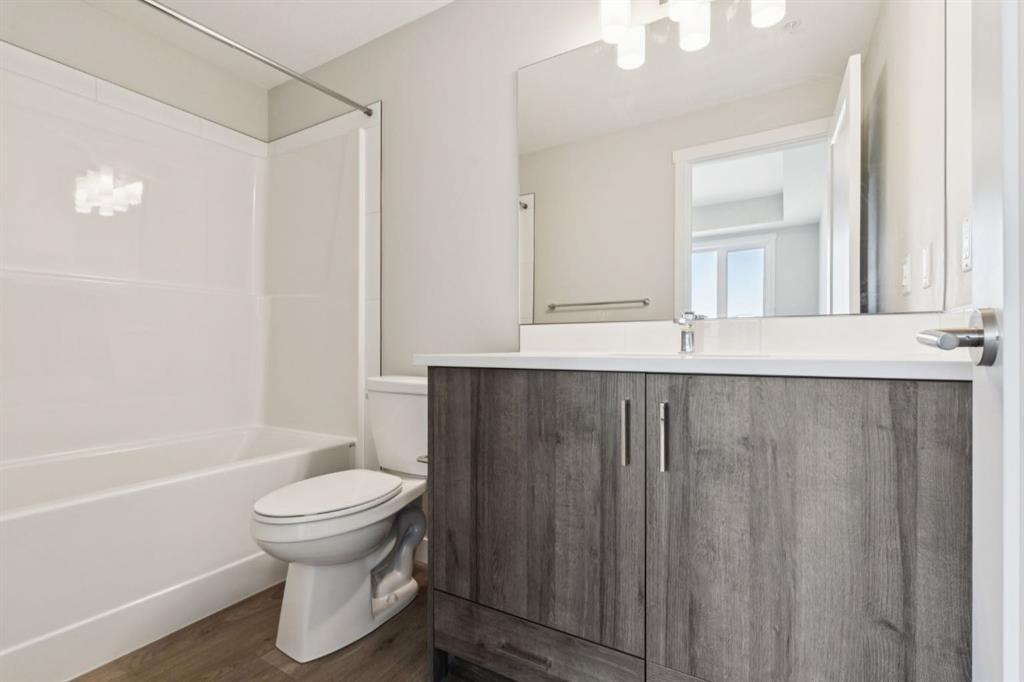 412-700 Shawnee Square Sw, Calgary, AB - Indoor Photo Showing Bathroom