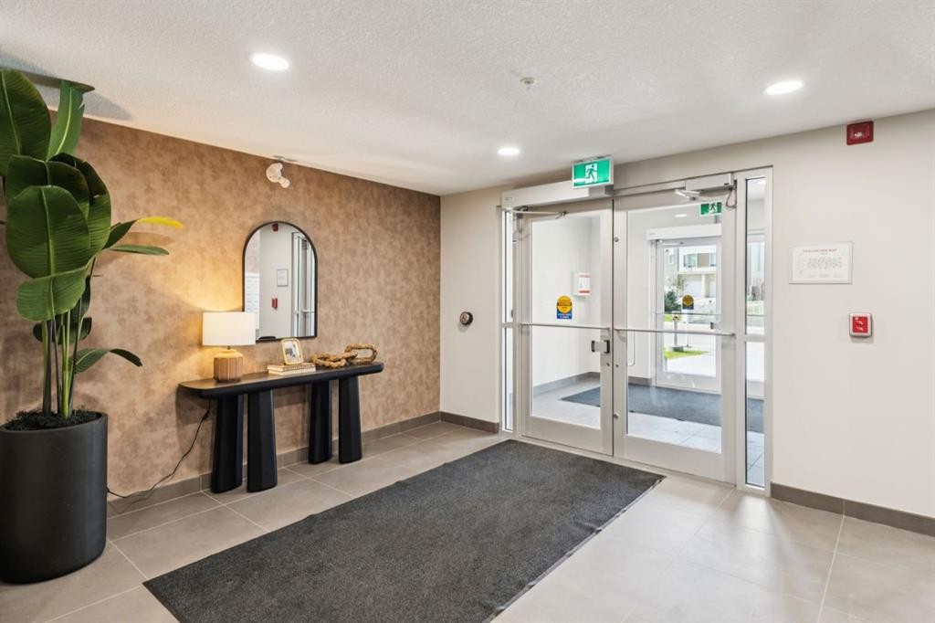 412-700 Shawnee Square Sw, Calgary, AB - Indoor