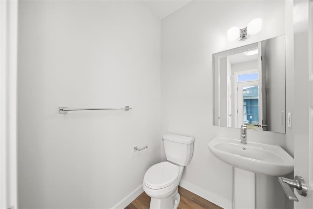 384 Sora Boulevard Se, Calgary, AB - Indoor Photo Showing Bathroom