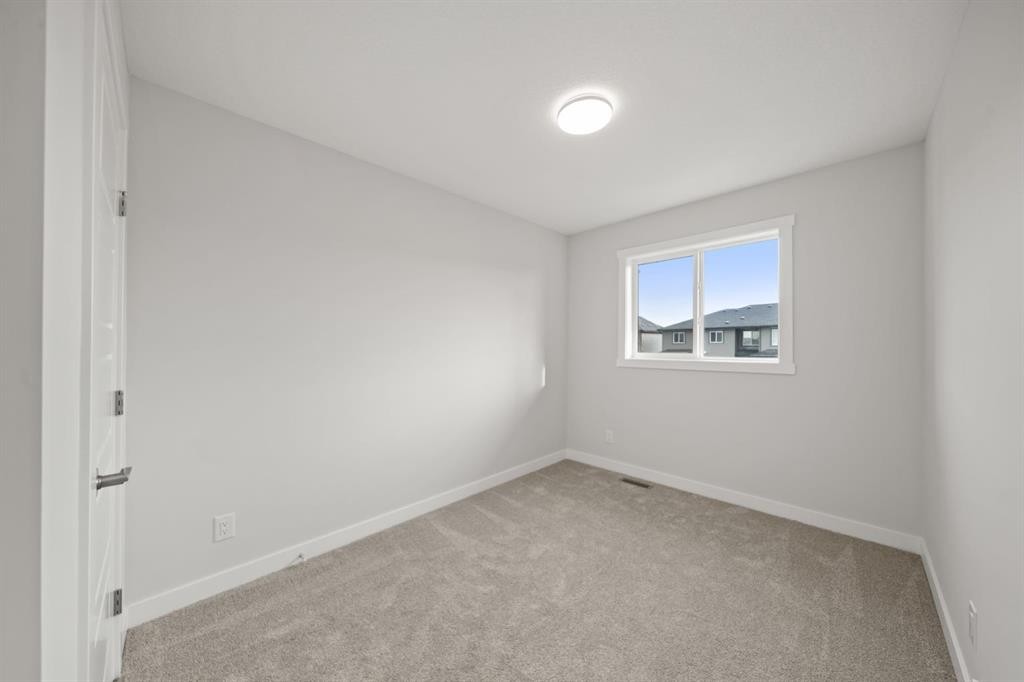 384 Sora Boulevard Se, Calgary, AB - Indoor Photo Showing Other Room