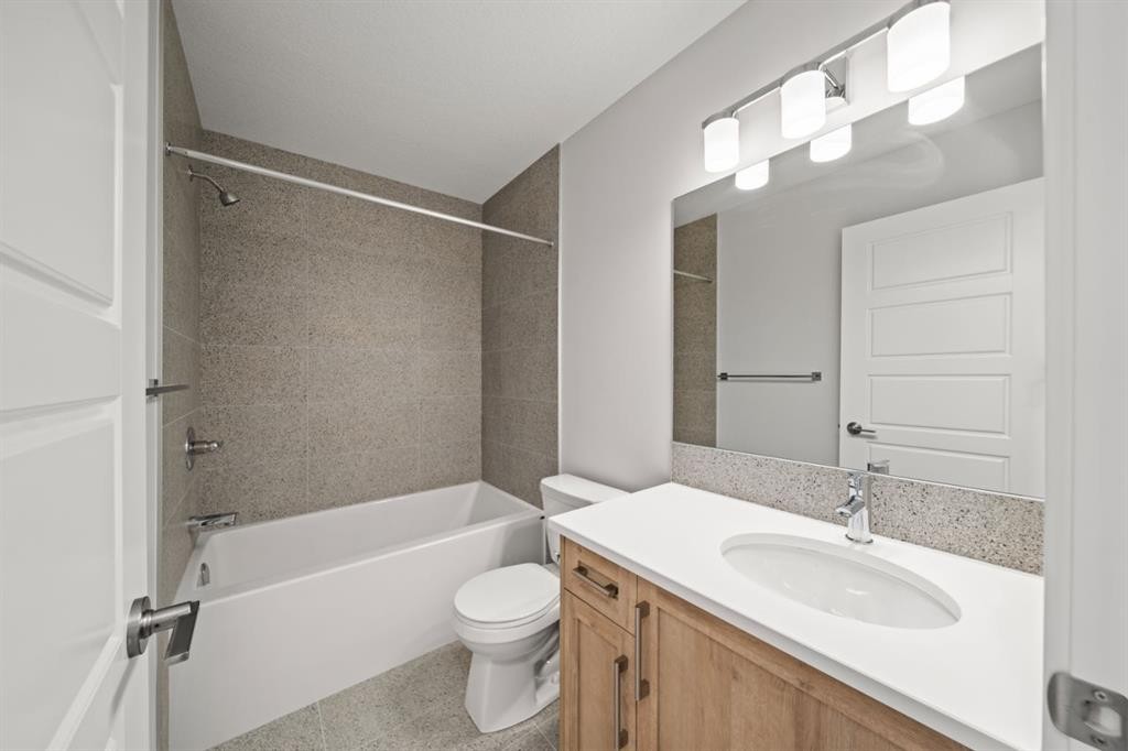 384 Sora Boulevard Se, Calgary, AB - Indoor Photo Showing Bathroom