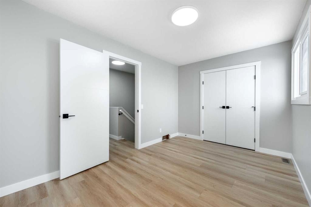 7620 27 Street Se, Calgary, AB - Indoor Photo Showing Other Room