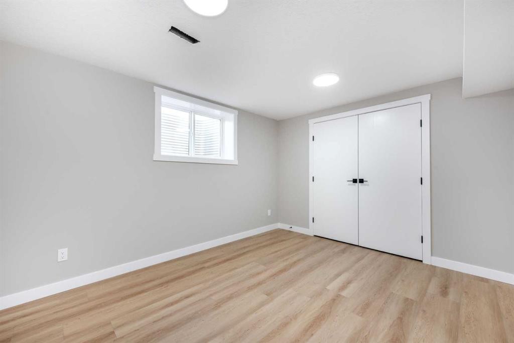 7620 27 Street Se, Calgary, AB - Indoor Photo Showing Other Room